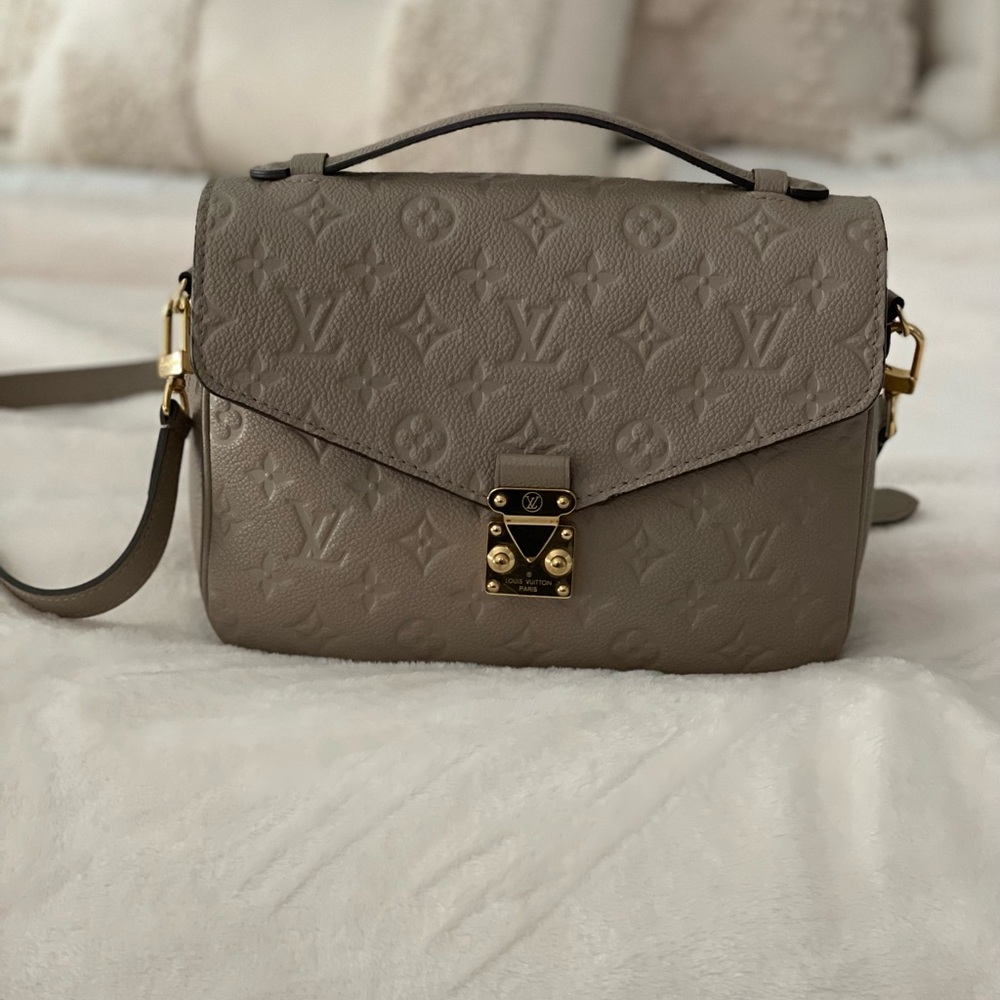 Louis Vuitton Pochette turtledove